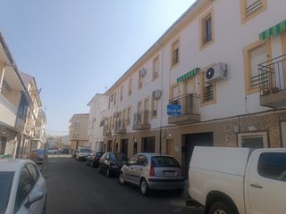 Casa  Calle coria 55. Vivienda adaptada para hacer vida en planta baja
