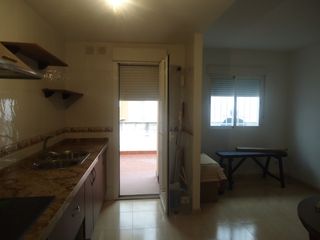 Etagenwohnung  Calle inés de suárez 47. Piso con plaza de garaje trastero y patio.