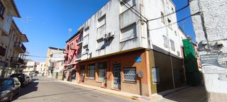 Edifici  Avenida de la constitución 3. Bloque en zona comercial en moraleja