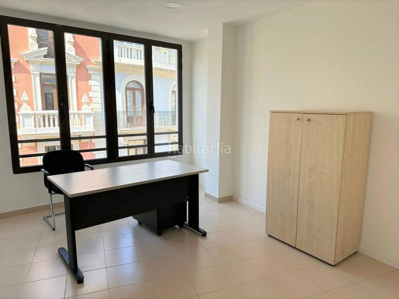 Foto f606dff0-0b02-4a97-89f2-8ebc446bbf58. Location bureau dans Sant Francesc Valencia