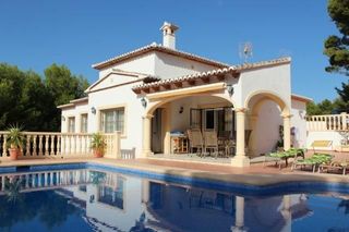 Casa a La Empedrola. Villa independiente con gran parcela y apartamento de invitados