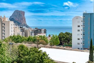 Apartament a Pueblo. Atico en calpe con vista al mar y peñon de ifach