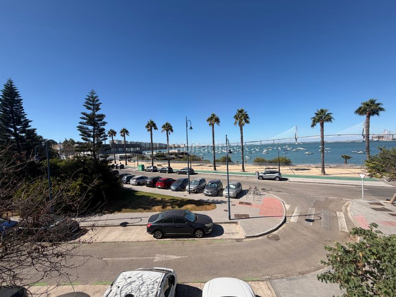Foto b0340348-1a3f-41eb-8eb8-14bc78726c9e. Appartamento in Puntales - Zona Franca Cádiz
