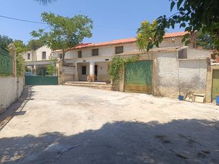 Country house in Monòver. Campo de 261 m en monóvar, muy amplio y con muchísimas posibilid