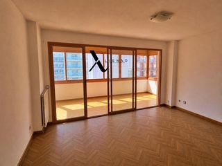 Appartamento  Avenida avenida juan carlos i. Piso de cuatro dormitorios y plaza de garaje en av juan carlos i