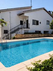 Chalet  Campillo. Gran chalet de 400 m2 con inmenso potencial tu lienzo en blanco