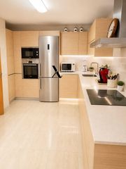 Piso  Avenida avenida presidente adolfo suárez. Piso de 4 dormitorios en san josè