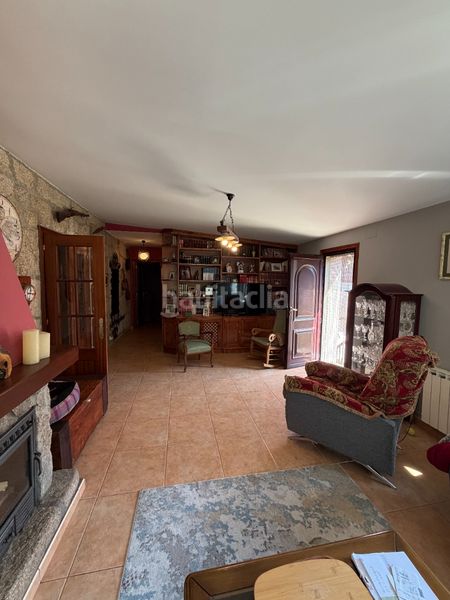 Foto cc69f97c-2976-4e3b-9c8f-bf1016887d07. Casa amb xemeneia calefacció a Esgos