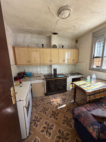 Foto 0beeaff2-ec3e-4511-91a3-7cc2176d9cd6. Casa amb xemeneia aparcament a Montederramo