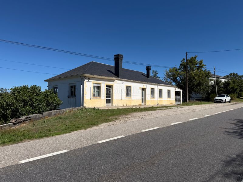Foto 1a0ceecd-3b19-4da6-8309-09355bd256d3. Casa amb xemeneia aparcament a Montederramo