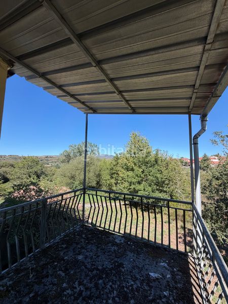 Foto 8158f680-e270-4813-bd37-08db4fa0641a. Casa amb xemeneia aparcament a Montederramo