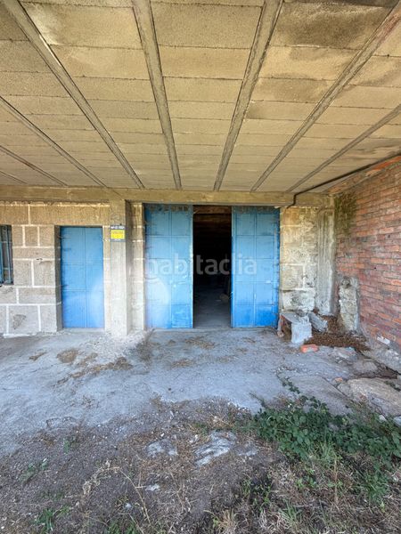 Foto a71ee42b-c5a1-4a78-b330-6d3af6d51c62. Casa amb xemeneia aparcament a Montederramo