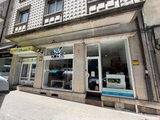 Lloguer Local Comercial  Rúa manuel pereira. Local comercial reformado con escaparate y vending 24h
