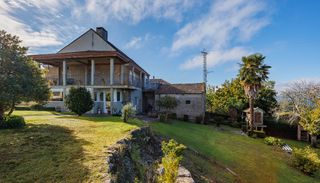 Casa a Amoeiro. Casa de piedra lista para entrar a vivir con gran finca, garaje