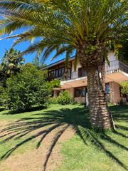 Xalet a Esgos. Exclusivo chalet independiente con piscina, pista de tenis y amp