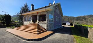 Chalet en Cution de arriba 1. Vivienda exclusiva en brieves - valdés, a solo 10 minutos de la
