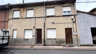 Casa  Calle capilla. Dos viviendas independientes en la robla