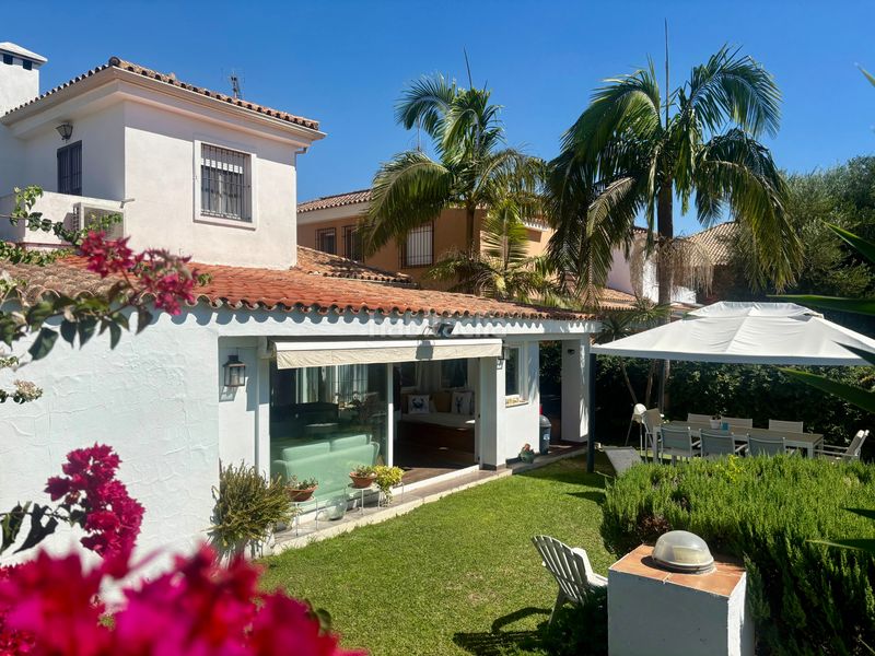 Foto 7b7f3131-0339-4c5c-b6e9-0e26022f5538. Chalet mit parking in El Águila Puerto de Santa María (El)