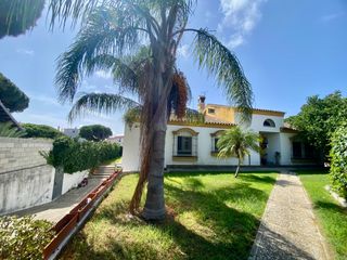 Chalet en Soto de Vistahermosa. Chalet independiente con piscina privada y amplias posibilidades