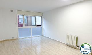 Appartement  La pau. Piso de 2 dormitorios con ascensor en figueres