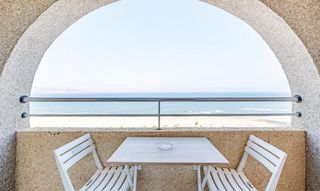 Studiowohnung in Muga - Gran Reserva - Badia. Estudio en planta 17 con terraza y espectaculares vistas al mar