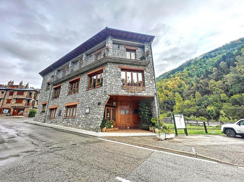Foto af7811c5-6722-4075-a1b7-7614b3865173. Edificio en Setcases