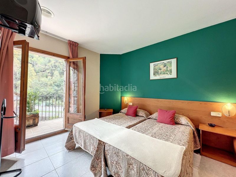 Foto cfb92719-5de3-4143-9cf8-3b25572d3a9d. Edificio en Setcases