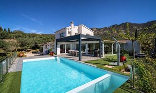 Casa in Palau-saverdera. Magnífica villa reformada rodeada de naturaleza