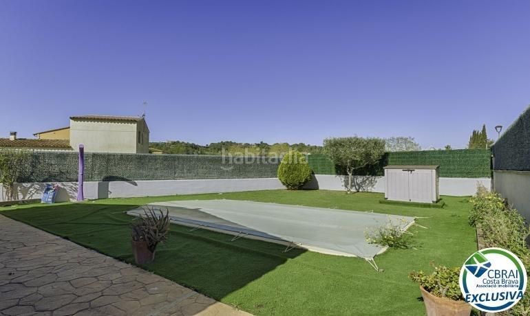 Foto df8dba5f-6254-4d19-8f43-bff66e7bd1a8. Casa amb aparcament piscina a Cistella