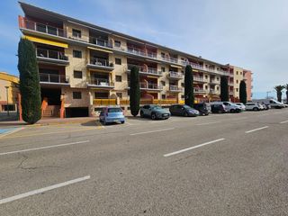 Apartament a Calle gran reserva 31. Apartamento de 1 habitacion vista mar cerca centro empuriabrava