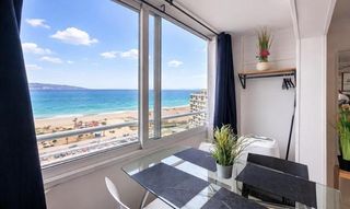 Monolocale in Muga - Gran Reserva - Badia. Estudio con cabina y vista al mar con licencia turística.