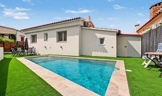 Casa a Carrer de cordova 25. Casa con licencia turística, piscina y vistas a la bahía de rose