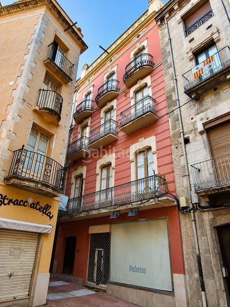 Foto 578490c3-e44a-49e9-8af5-160d15c38ca1. Edifici a carrer carrer portella 7 a Centre Figueres