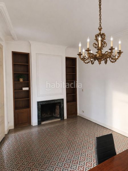 Foto be001626-c7a8-4244-838e-0baf0df61cc5. Edifici a carrer carrer portella 7 a Centre Figueres