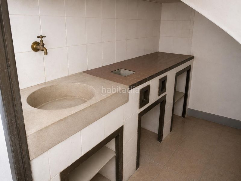 Foto d3ae2c61-a4d8-4ece-ac0a-cdeca526404c. Edifici a carrer carrer portella 7 a Centre Figueres