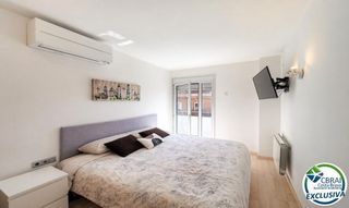 Apartamento  Calle de tirso de molina. Dúplex ático con gran terraza en el centro de roses