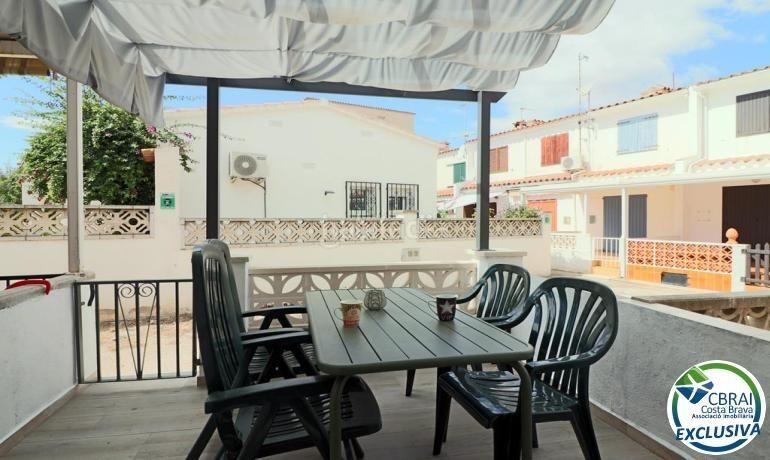Foto e4c97318-3c38-472f-a3b3-f890b27565e1. Casa adossada a Sant Maurici Empuriabrava