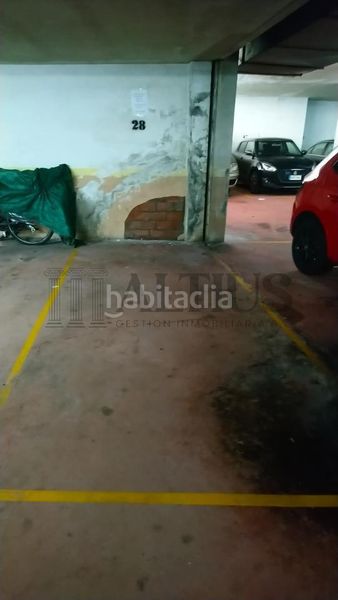 Foto 75c72fe0-b70f-425a-8fa8-d860d0f06053. Car parking in O Milladoiro Ames