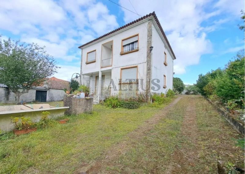 Foto 837a76d7-f155-409e-9f05-1ab89e2496bc. Casa amb calefacció a Boiro
