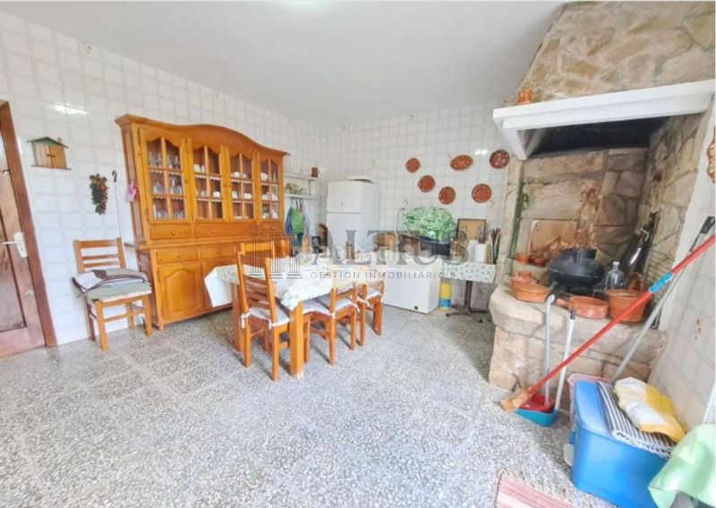 Foto c2a90f98-d3d9-4823-b2e2-181c79813891. Casa amb calefacció a Boiro