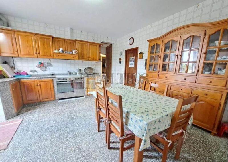 Foto f694e23a-75eb-4176-b287-4be8eb098cc8. Casa amb calefacció a Boiro
