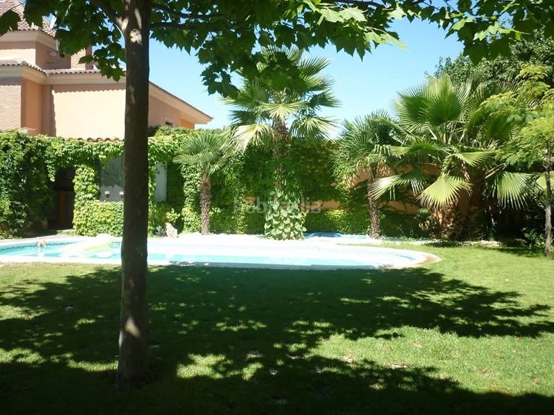 Foto 6145d2b2-fbb2-4af1-8fd9-7edf034305ab. Xalet amb xemeneia calefacció aparcament piscina a Baeza
