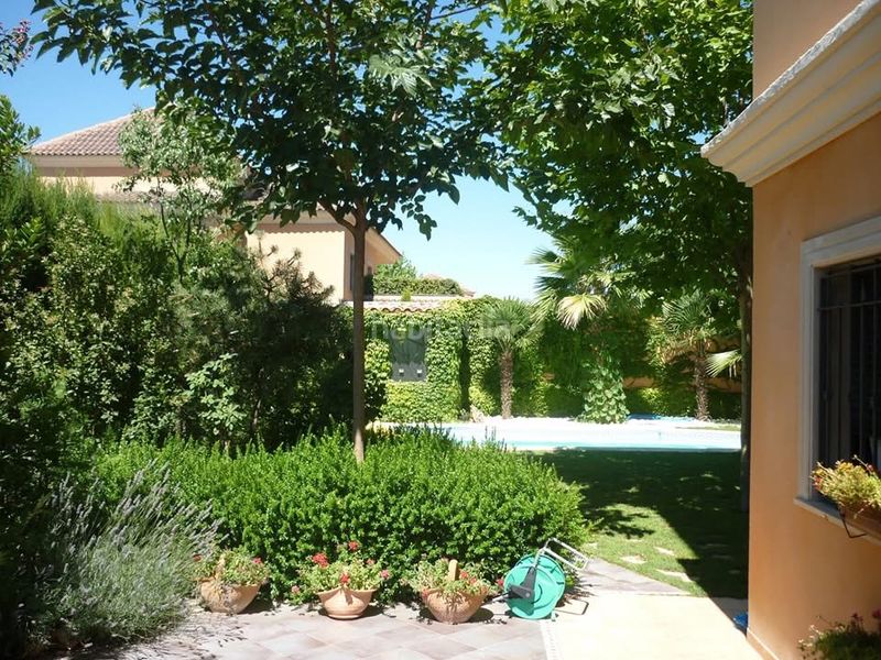 Foto b17f37ce-6412-4667-8f7a-078e1c3ebc9c. Xalet amb xemeneia calefacció aparcament piscina a Baeza
