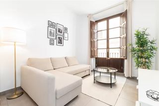 Rent Apartment in Calle niños luchando 12. Apartamento reformado de 2 dormitorios en el centro de granada
