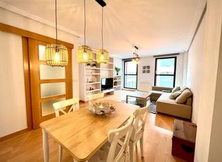 Miete Appartement  Pasaje vicente lampérez 3. Apartamento nuevo de 2 dormitorios con garaje junto al centro de