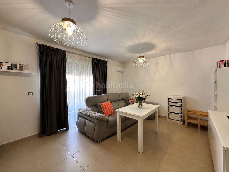 Foto c3e3a814-1a92-409f-9ac0-6aca326ee55c. Casa adossada amb aparcament a Lepe