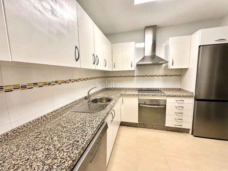 Foto c922417d-45cf-4b8f-b775-945a539edd52. Casa adossada amb aparcament a Lepe