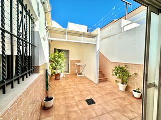 Maison jumelée  Calle mesana. Casa de planta baja con garaje, porche, patio y azotea propia