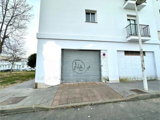 Geschäftsraum  Avenida san bartolomé. Local de esquina, en bruto, con 120m2