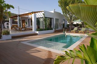 Casa a Sant Jordi de Ses Salines-Sant Francesc. Villa mediterránea totalmente reformada en una ubicación privile